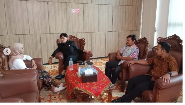 Tim BIL FEST 2025 berdiskusi dengan Eric