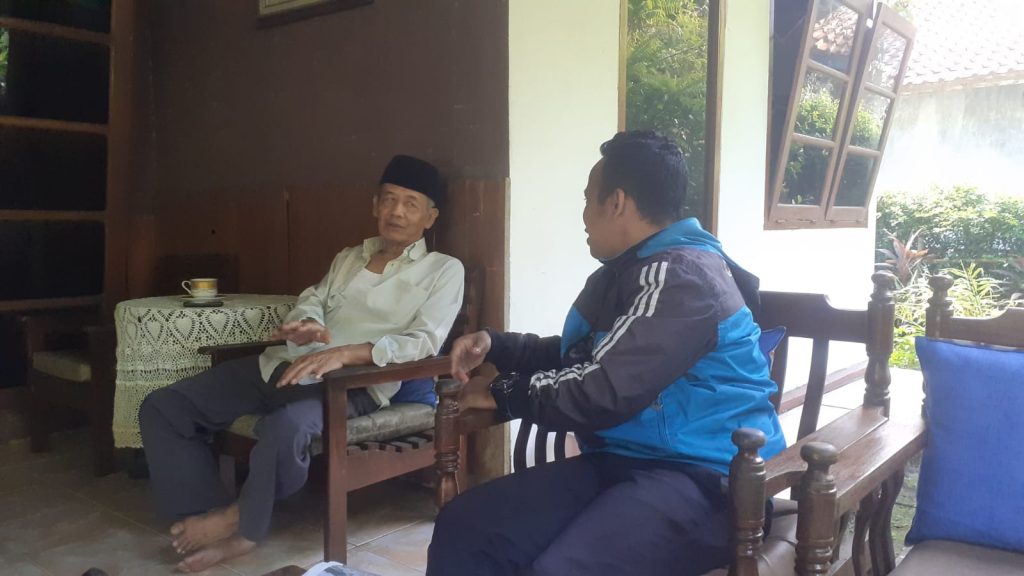 Teras rumah Ahmad Tohari