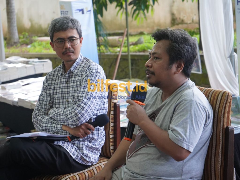 Menjemput Cak Mahfud yang Penuh Peluh di Balik Dawuk