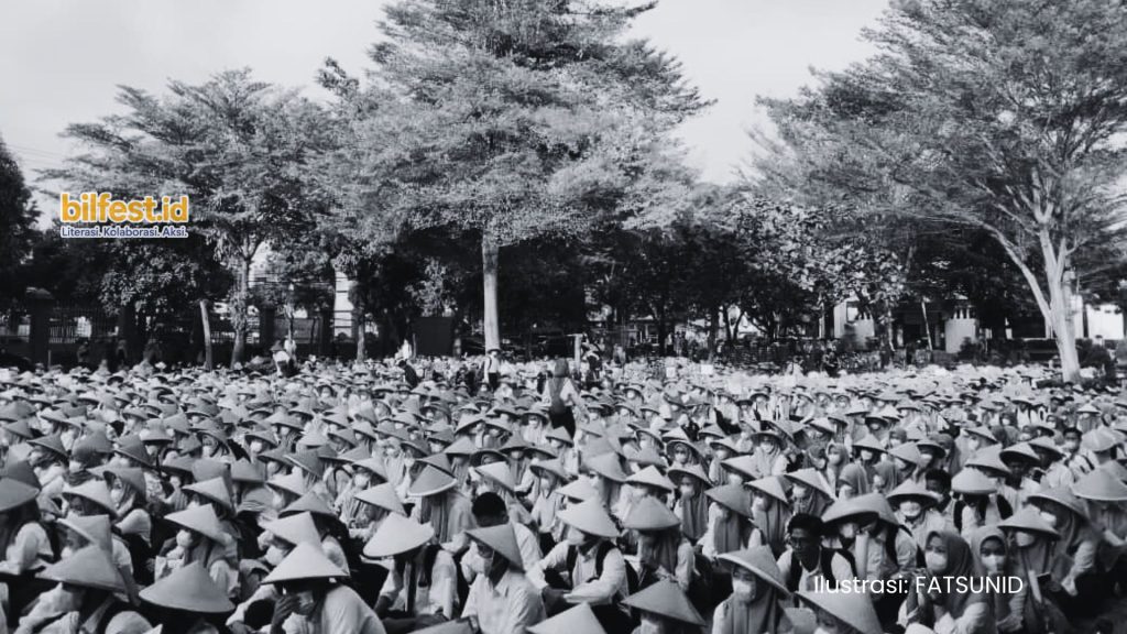 Menyintas Batas Formalitas Perkenalan Mahasiswa Baru