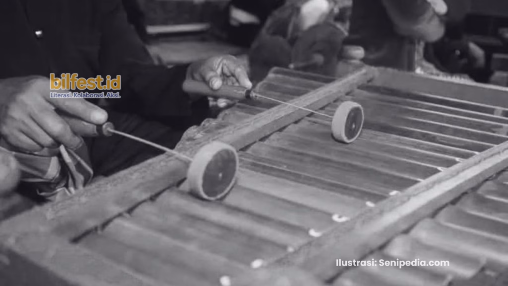 Bahtera Mangsa di Resonansi Bilah Calung